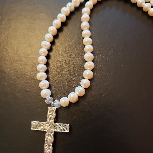 Cross Pearl Necklace - Picture 3 of 3